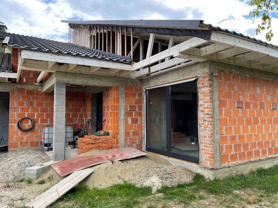 Продаж 2 поверхового будинку з ділянкою на 14.5 сотки, 316 кв. м, 5 кімнат, на вул. Українська 25