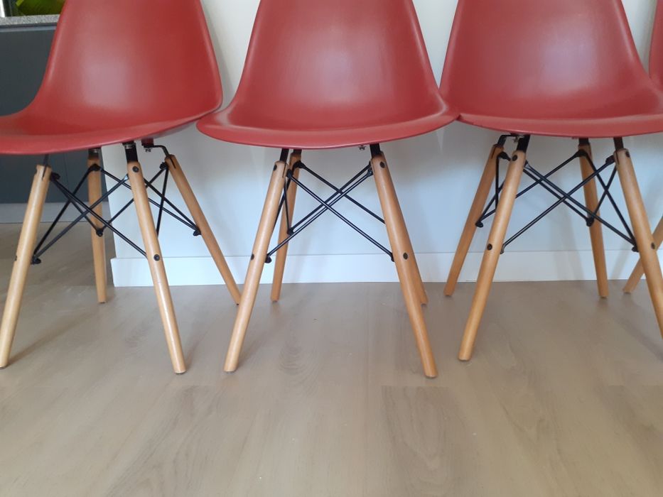 4 cadeiras estilo Charles Eames