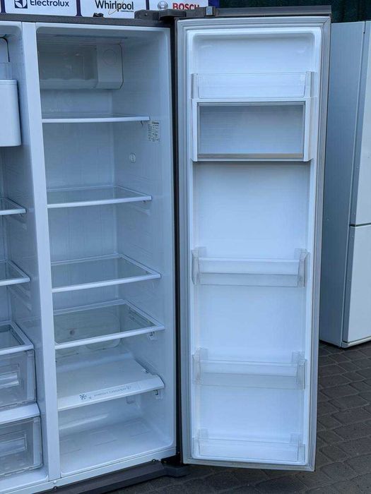 холодильник б/в Side by Side на двоє дверей Electrolux 180/90/70 Металік No Frost #06804