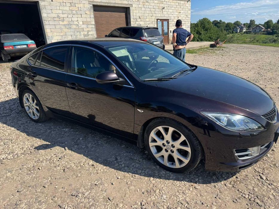 Mazda 6 в чорному кольорі. Хетчбек 2009 рік.
