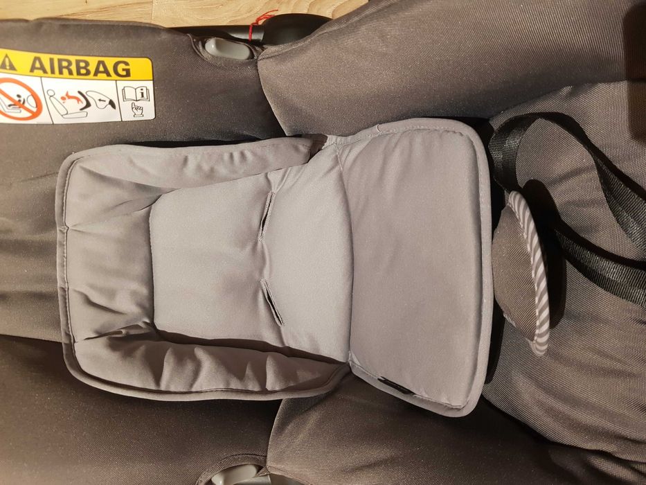 Nosidełko-fotelik samochodowy. Firma Maxi cosi. Do 10 kg.