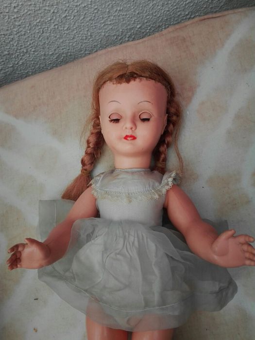 Boneca "BELLA" muito antiga