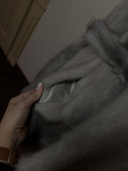 Норкове пальто , Італія , сіре нефарбавене хутро , цільні частини