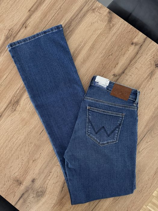 Jeansowe spodnie dzwony Wrangler Boot Cut W27 L32