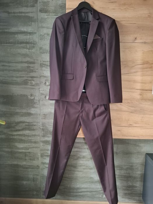 Garnitur męski kolor ciemny bordo
