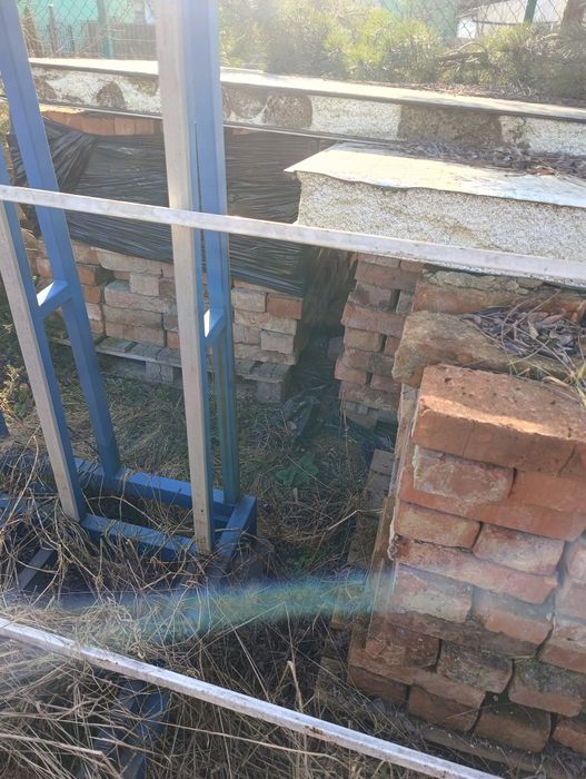 Stara cegła z rozbiórki