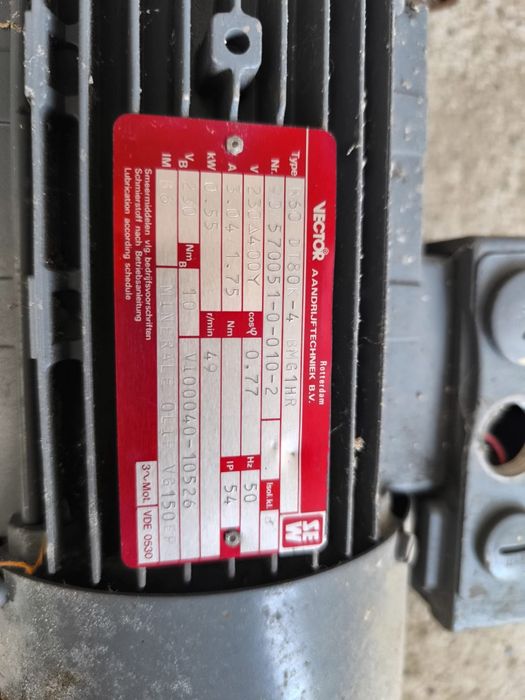 Silniki elektryczne z przekładniami