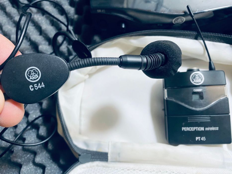 Microfone de cabeça AKG C544 com transmissor PT45