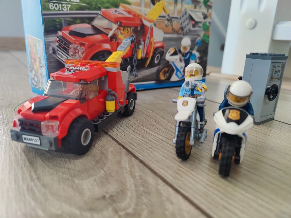 Lego 60137 eskorta policyjna