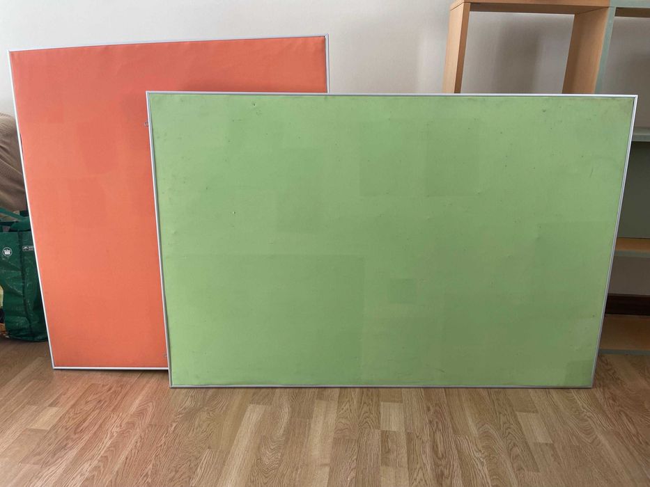 2 Quadros de feltro com moldura metálica