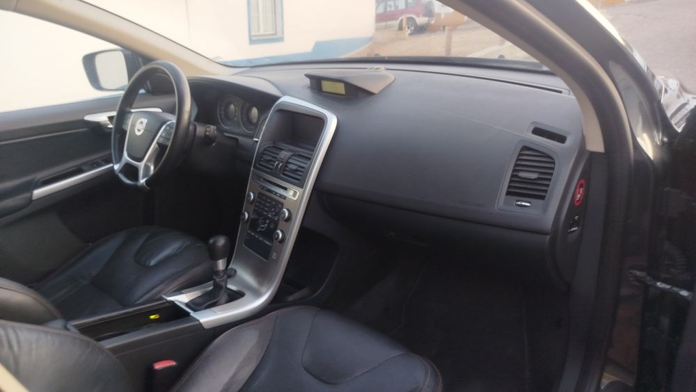 Vendo Volvo X60 está completamente novo