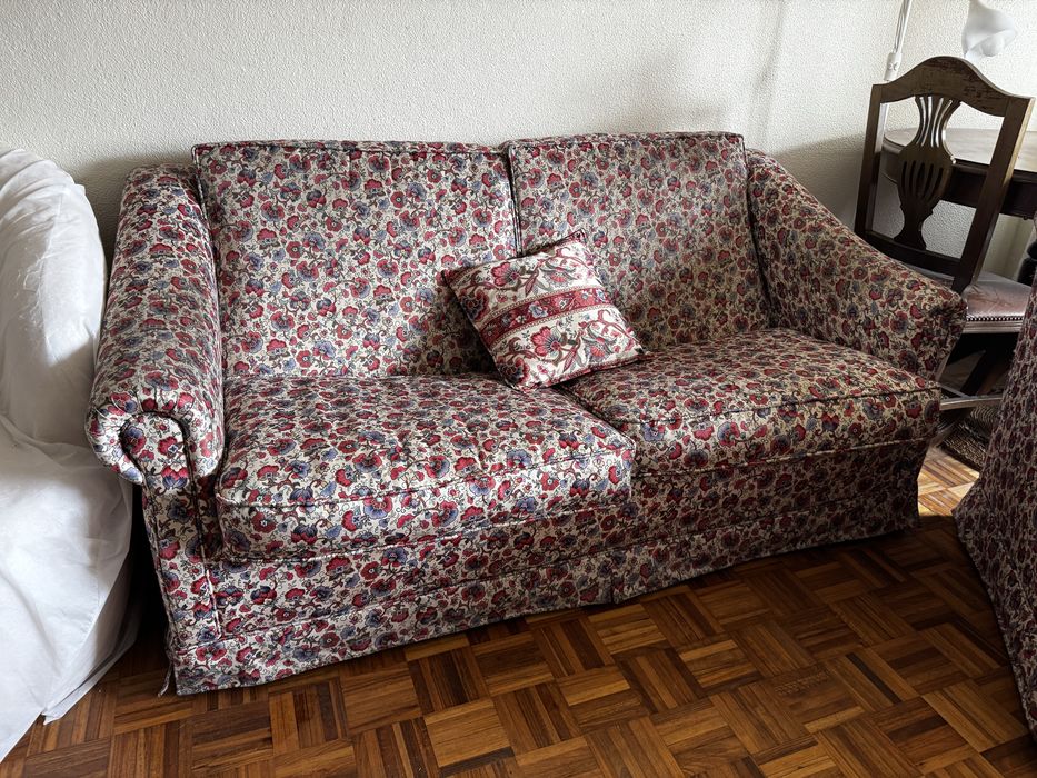 Sofá tecido floral