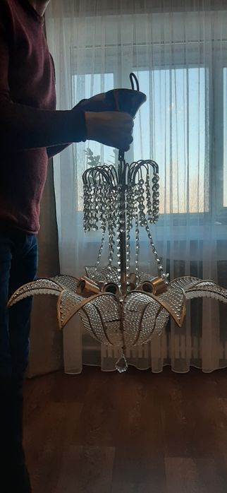 Продам хрустальную красивую люстру