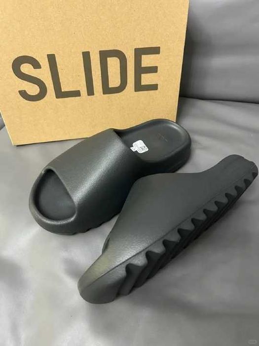 Yeezy_Slide_onyx_Czarny 43