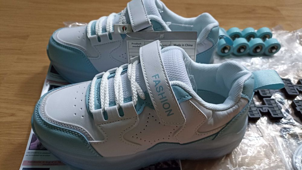 Nowe butorolki 34 buty na kółkach świecące