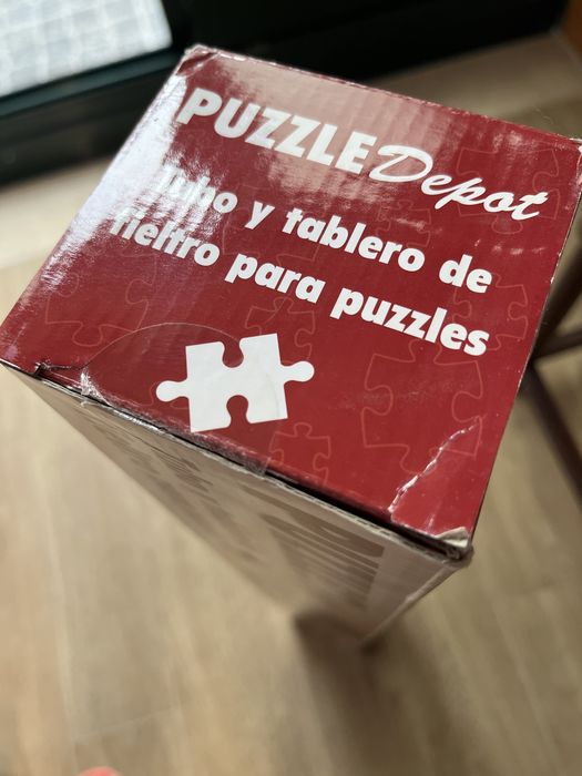 Tabuleiro para montar e guardar puzzles