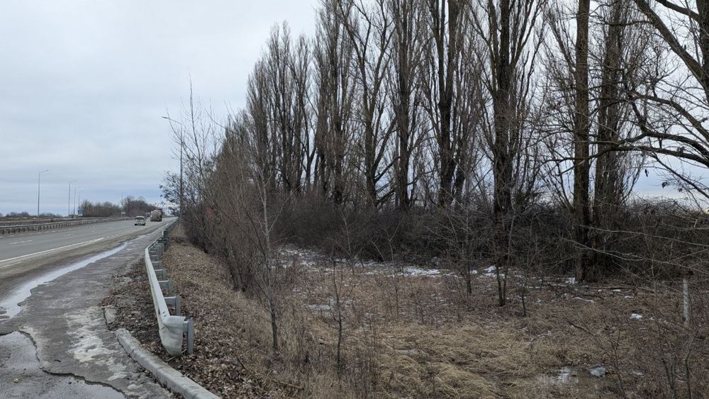 Ділянка на Киів Харків ькій трасі