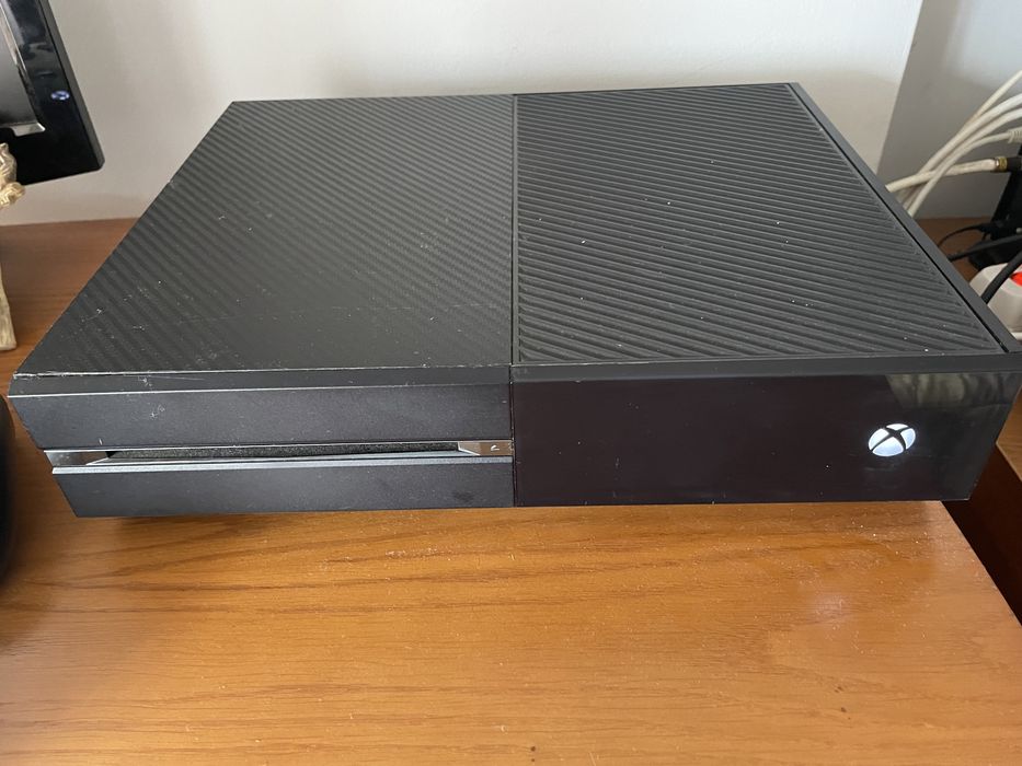 Vendo xbox one junto vai um monitor