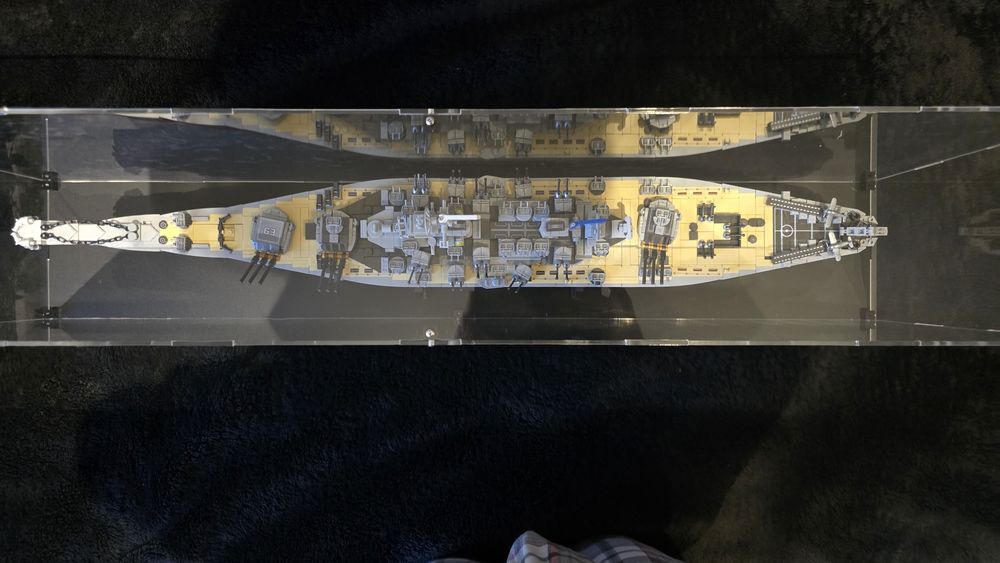 Klocki typu LEGO (Złożone) - USS Missouri w gablocie!