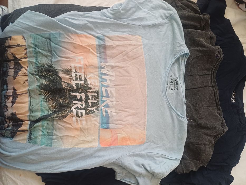 Paczka męskich koszulek rozmiar S-M, z nadrukami i gładkie, stan bardz