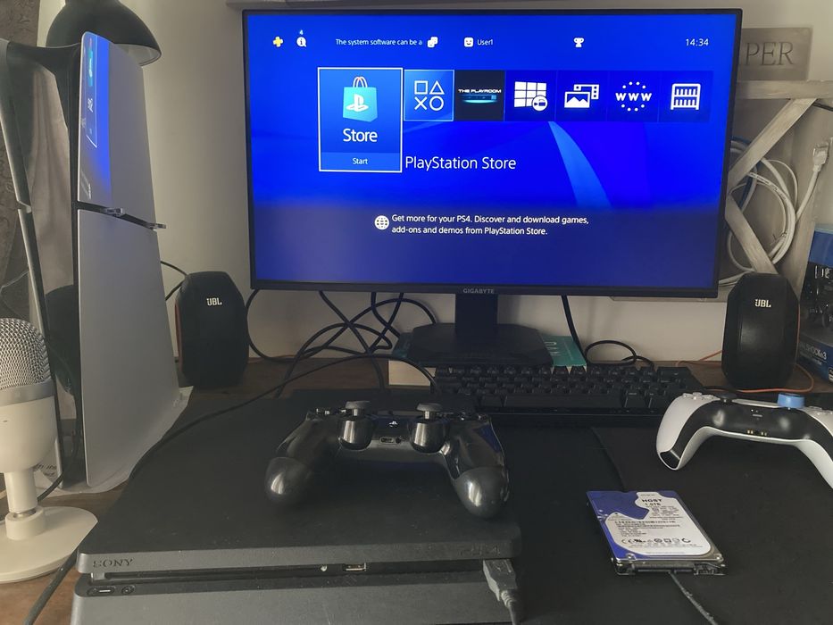 Ps4 500GB e 1TB com comando tudo funcional
