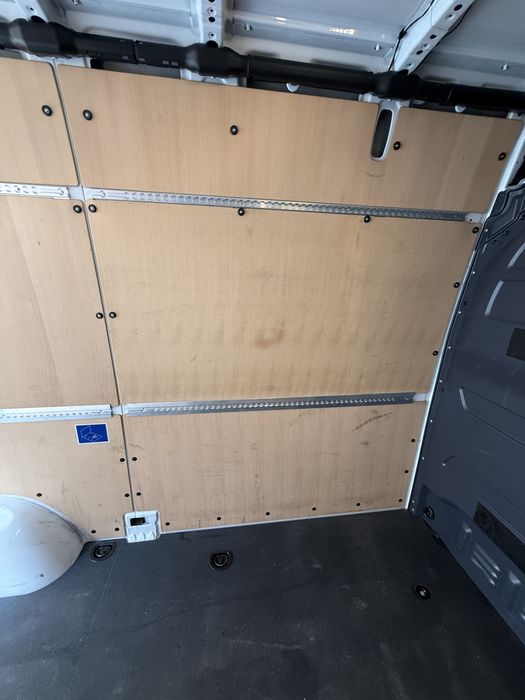 Kit Original Mercedes Sprinter L2H2 2024 – W907 – Piso Antiderrapante + Painéis + Calhas