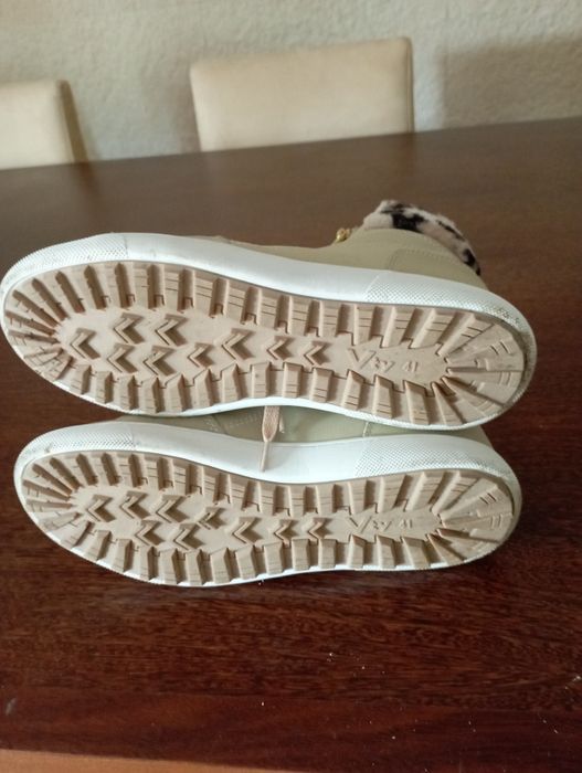 Botas tênis forradas com pêlo