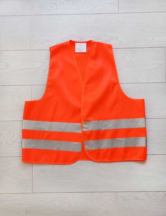 Жилет сигнальный со светоотражающими вставками / защитный / аварийный
