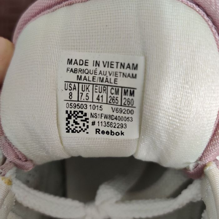 Продам женские кроссовки Reebok