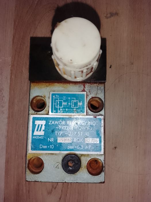 Elektrozawory, stare części elektroniczne