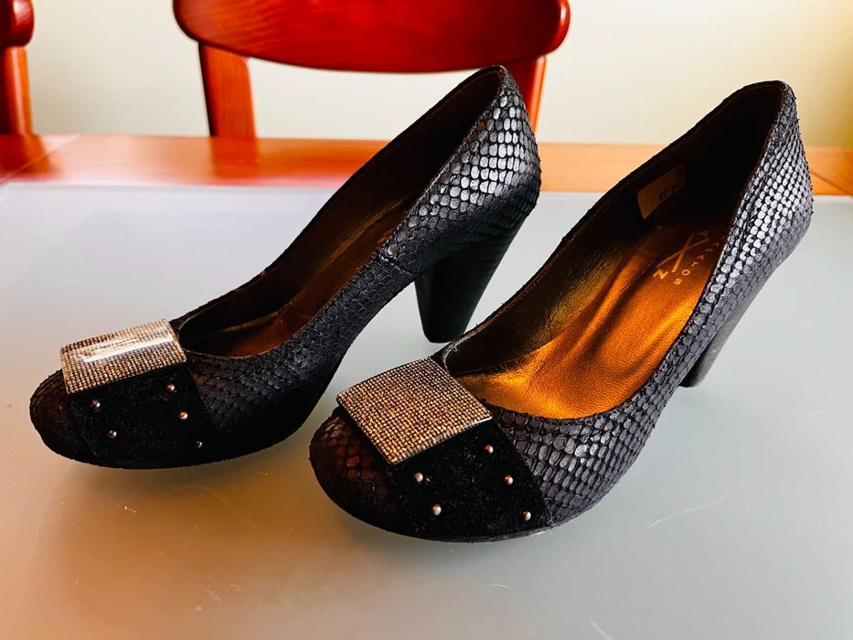 Sapatos pretos, como novos