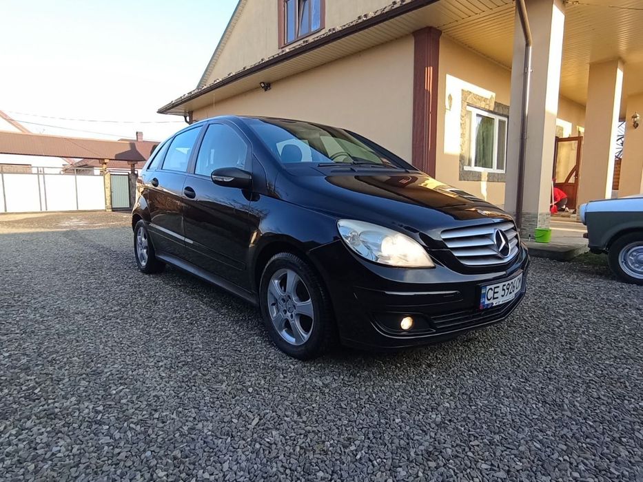 Mercedes-Benz 2.0 дизель/автомат / 2005 рік / зимова резина