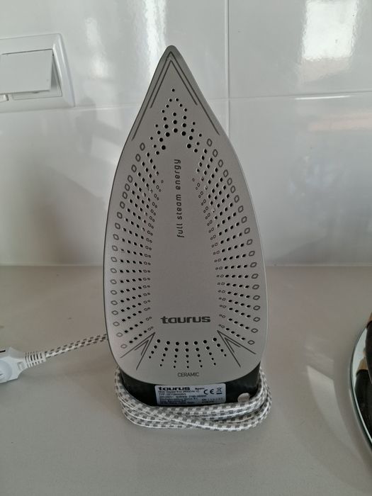 Ferro engomar Taurus