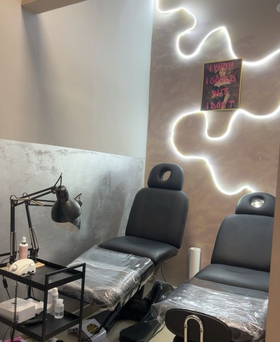 Odstapie lokal NISKI CZYNSZ z wyposazeniem manicure/fryzjer