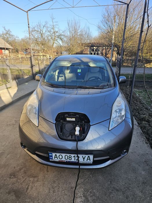 Продам nissan leaf