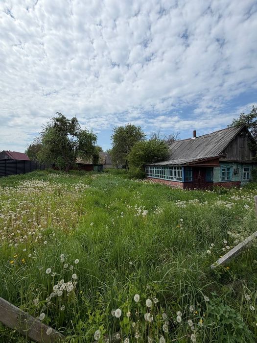 Продаж земельної ділянки зі старим будинком.
