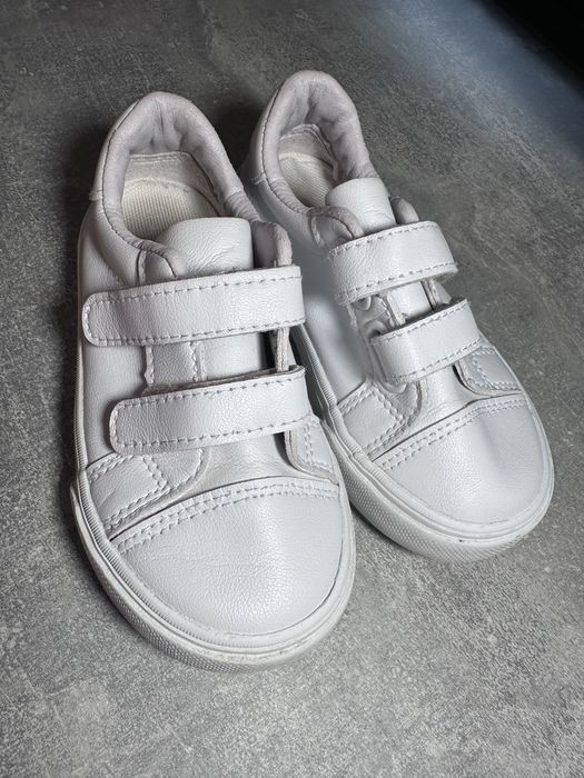 Дитячі туфлі та кросівки