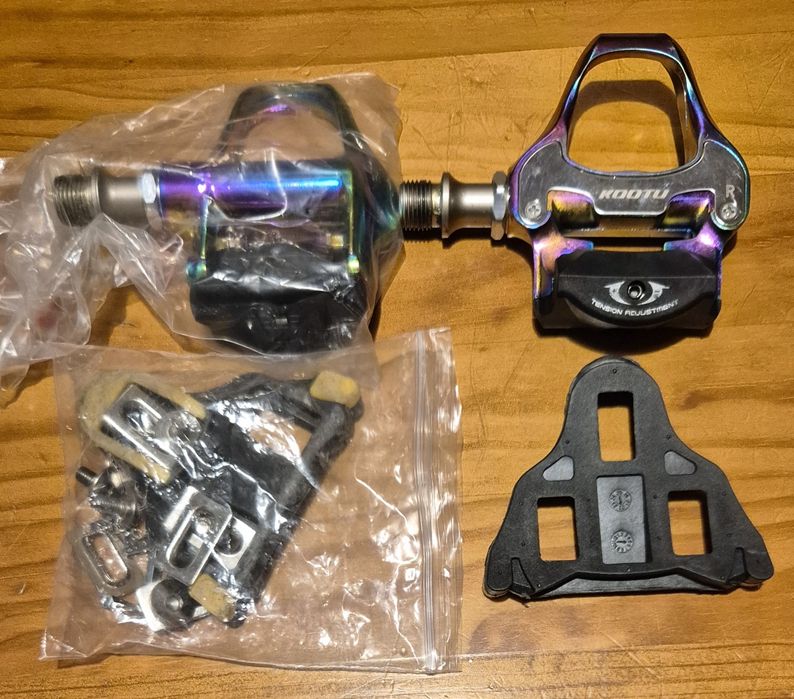 Sapato de ciclismo e pedais de encaixe