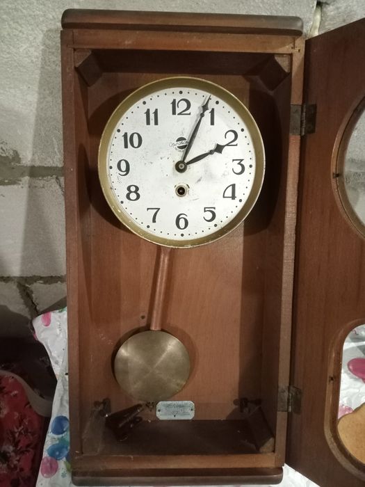 Продам часи маятникові настінні
