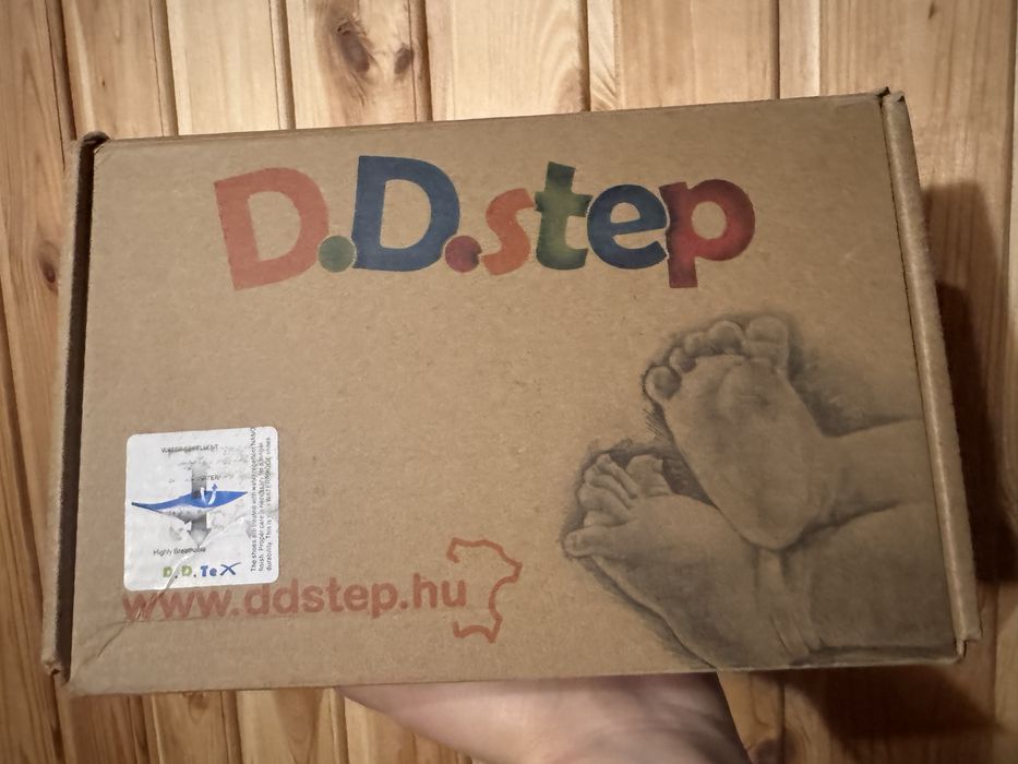 Дитячі кросівки туфлі d.d.step шкіра розмір 27 устілка 16,5-17см