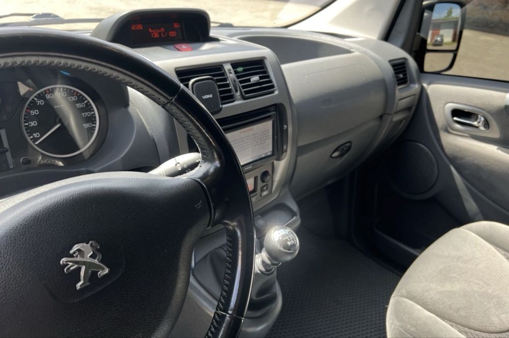 Продам сімейний , справний автомобіль