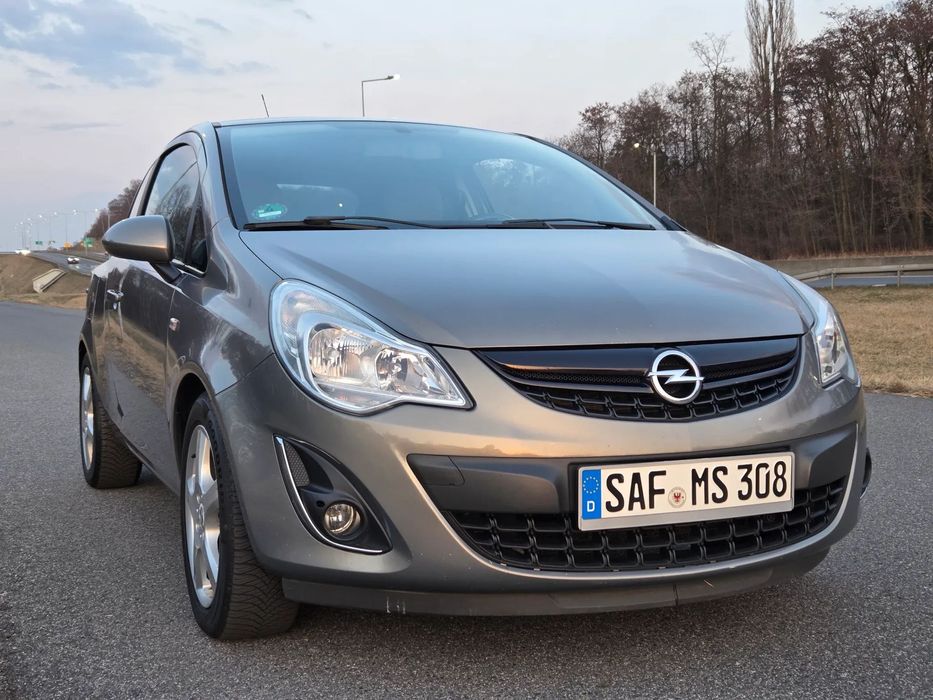 Opel Corsa 1,4 87KM Klima Alu Parktronik grzane fotele i kierownica po opłatach