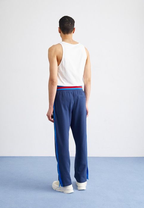 Spodnie dresowe granatowe New Balance L