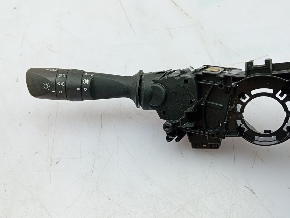 Conjunto / manetes de luzes e limpa vidros TOYOTA Auris Touring Sports