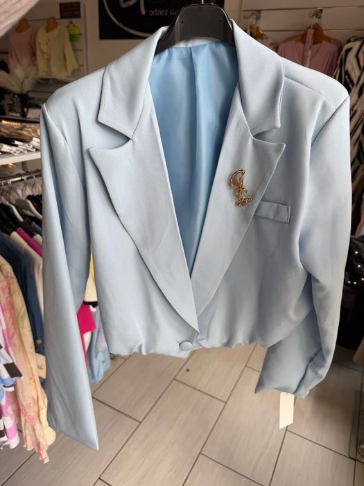 Piękna marynarka włoska krótka YSL broszka baby blue