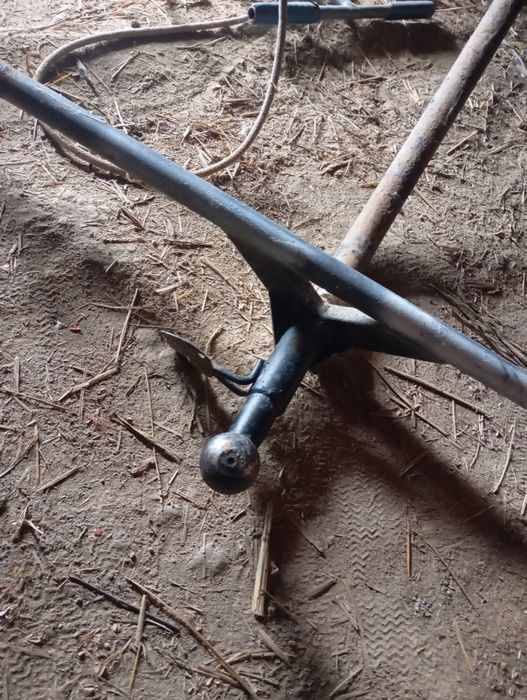 Продам фаркоп та багажник на кришу