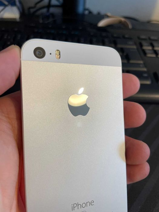iPhone SE 1st Generation 16 GB, Like New64750719347843123
