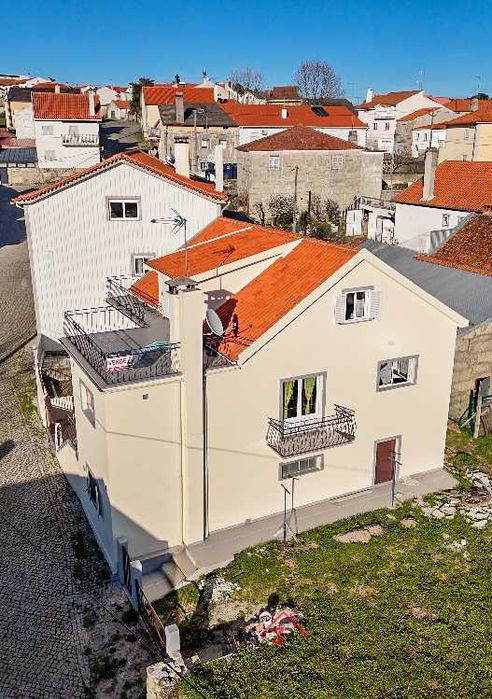 Vende-se moradia T4 Lamegal