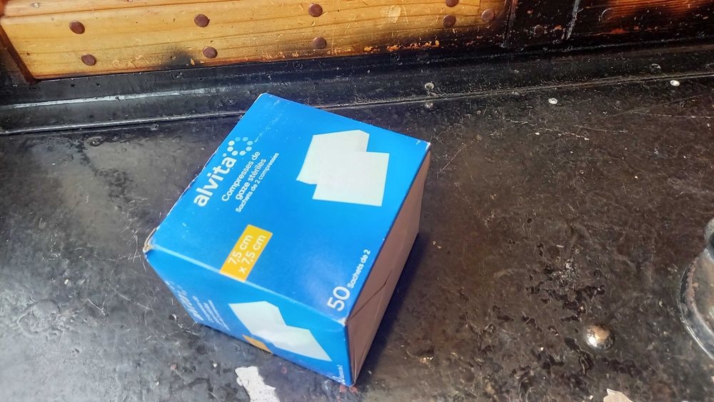 Стерильные компрессы Alvita-для очистки и защиты ран