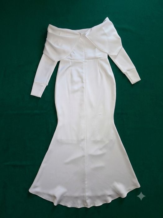Piękna, elegancka suknia ślubna z trenem XL